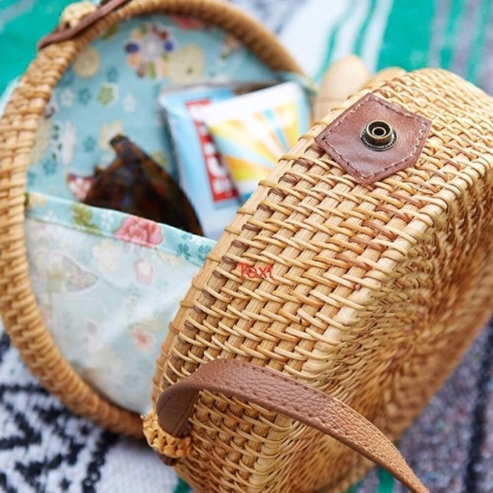 NWT Francesca’s Aquilina Circle Vegan Rattan Crossbody - Picture 6 of 7